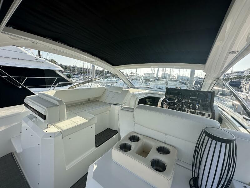 2017 Cruisers Yachts 390 Express Coupe