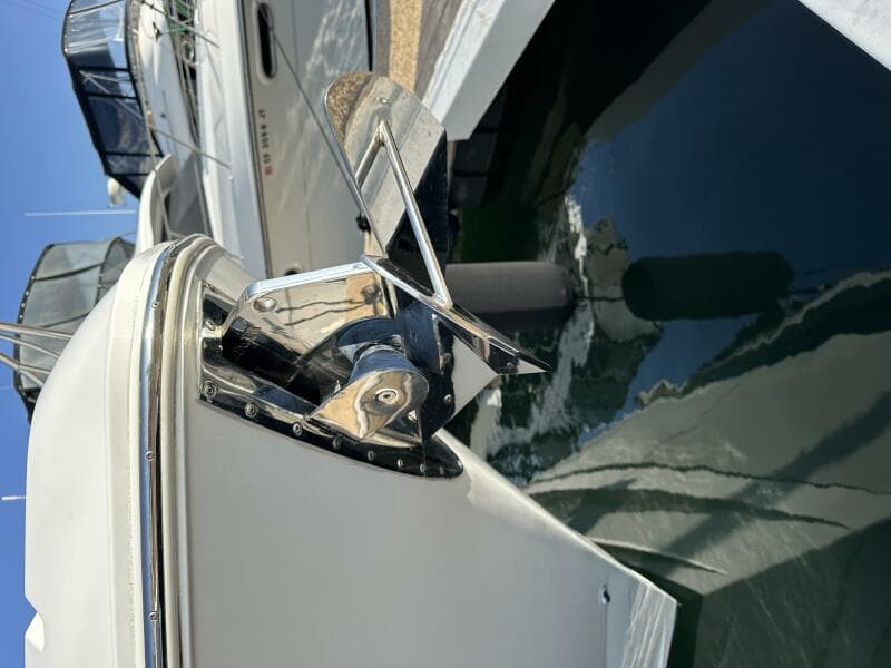 2017 Cruisers Yachts 390 Express Coupe