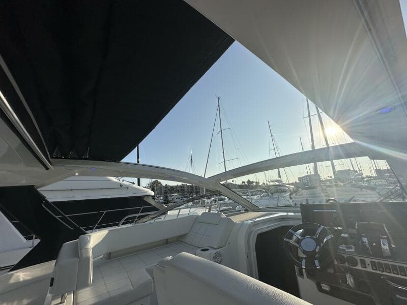 2017 Cruisers Yachts 390 Express Coupe