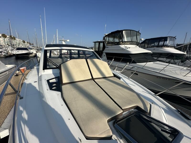 2017 Cruisers Yachts 390 Express Coupe