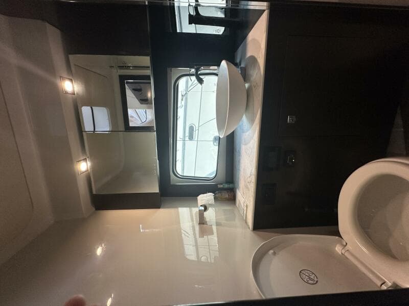 2017 Cruisers Yachts 390 Express Coupe