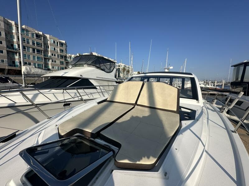 2017 Cruisers Yachts 390 Express Coupe
