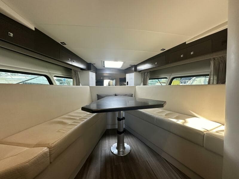 2017 Cruisers Yachts 390 Express Coupe