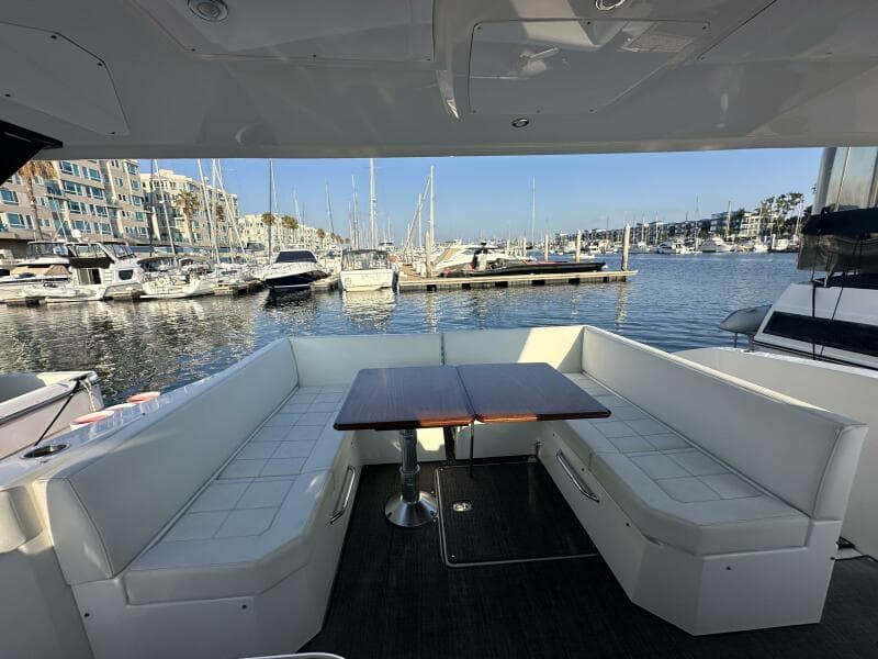 2017 Cruisers Yachts 390 Express Coupe