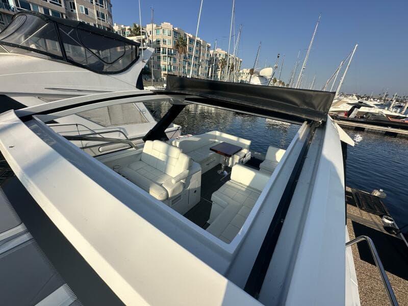 2017 Cruisers Yachts 390 Express Coupe