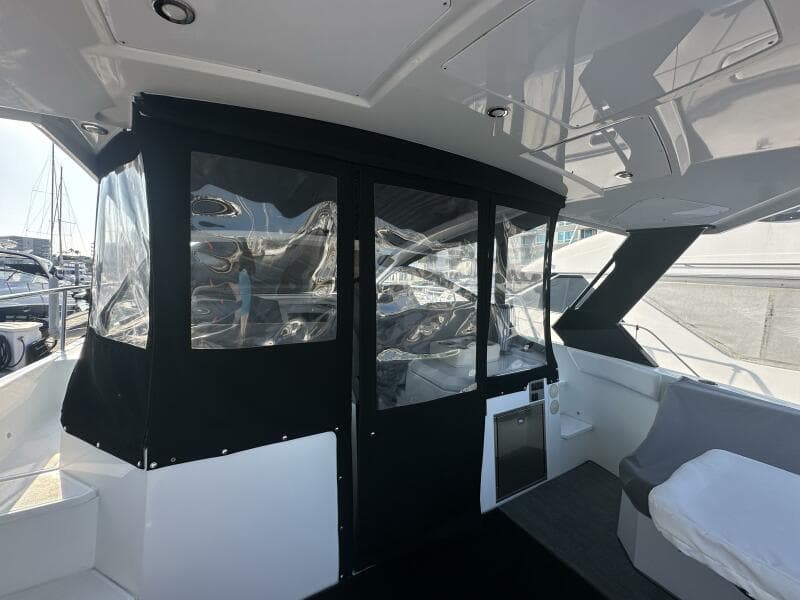2017 Cruisers Yachts 390 Express Coupe