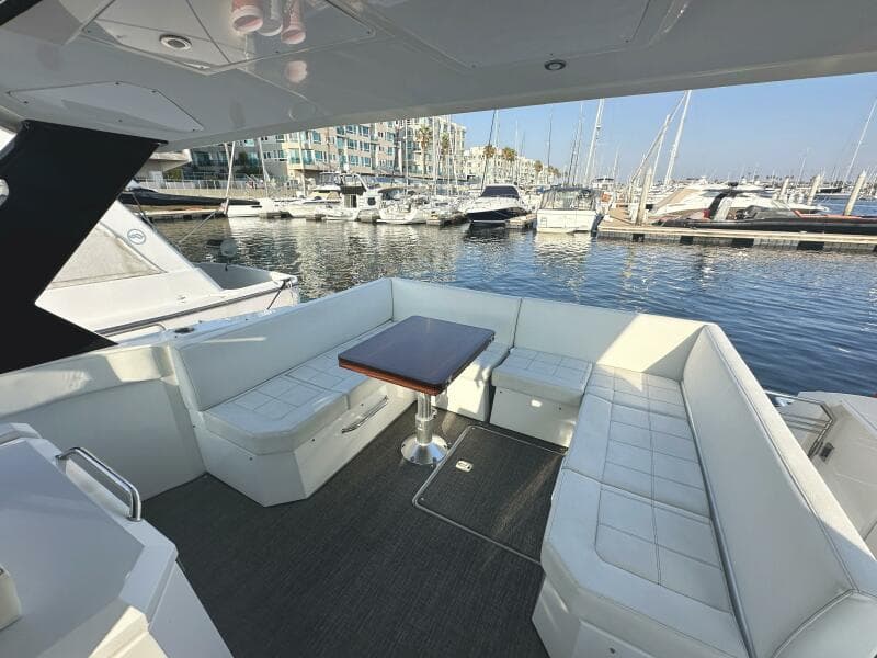 2017 Cruisers Yachts 390 Express Coupe