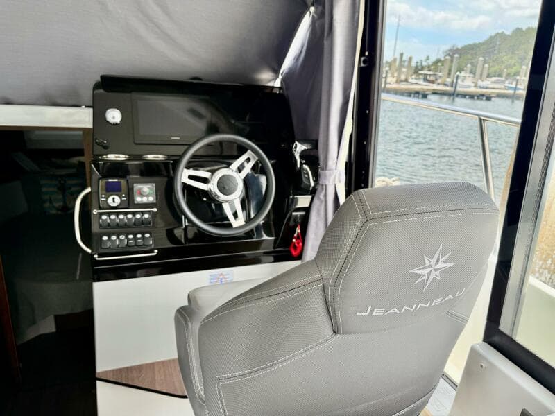 2022 Jeanneau NC 1095 Coupe