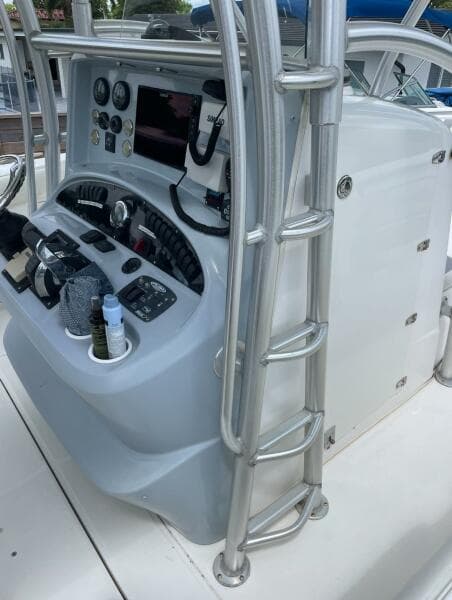 2005 Boston Whaler 320 Outrage