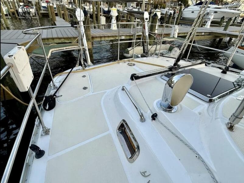 2021 Hylas 46