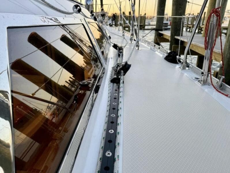 2021 Hylas 46
