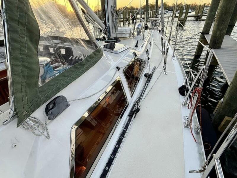 2021 Hylas 46
