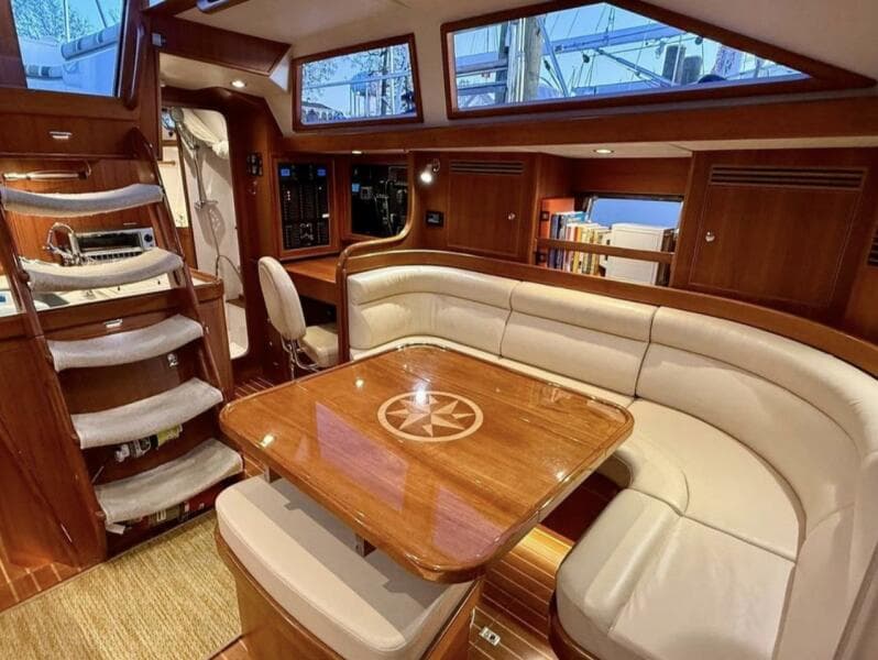2021 Hylas 46