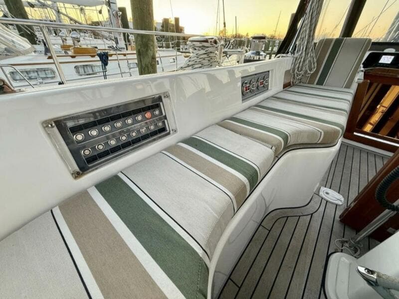 2021 Hylas 46