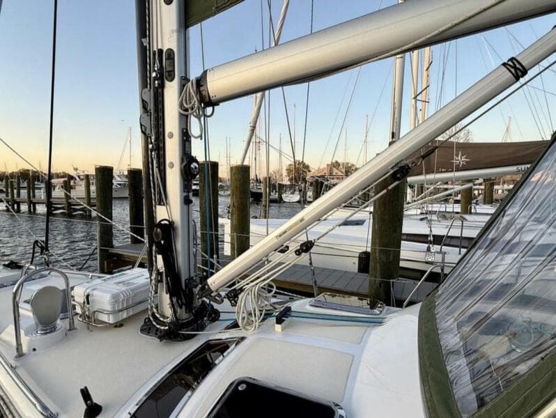 2021 Hylas 46