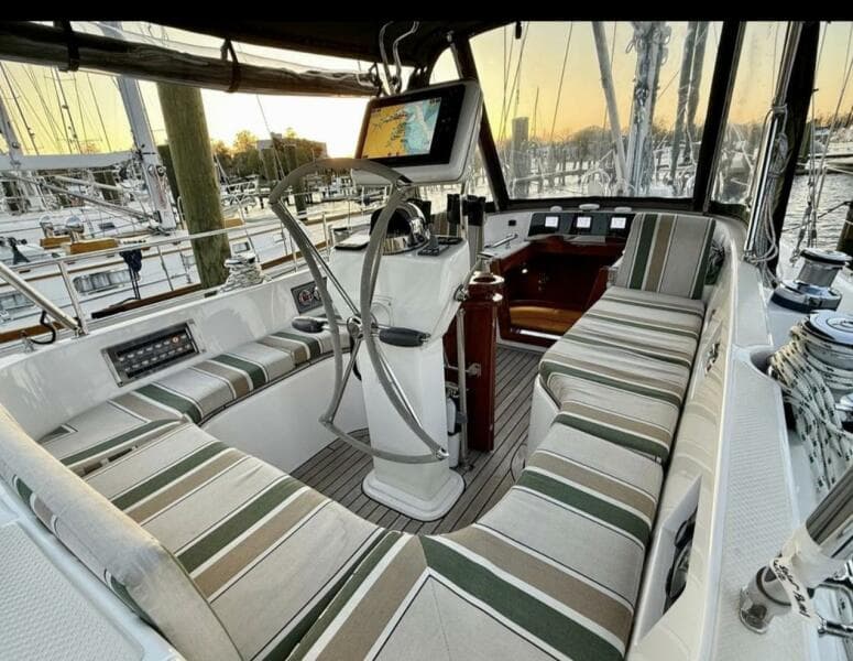 2021 Hylas 46