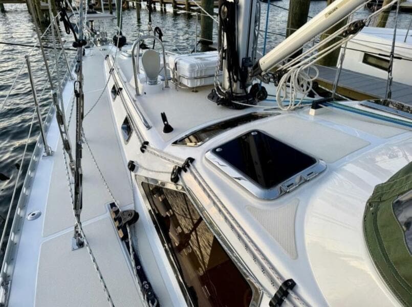 2021 Hylas 46