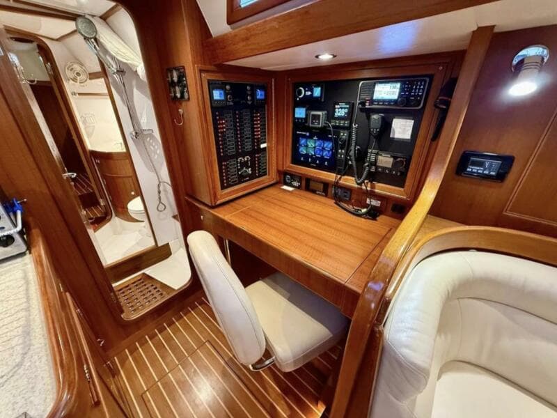 2021 Hylas 46