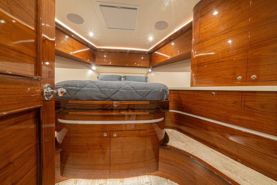 2022 Jarrett Bay 