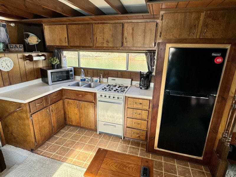 1977 Sumerset 14 x 58 Aluminum Hull Houseboat with Catwalks