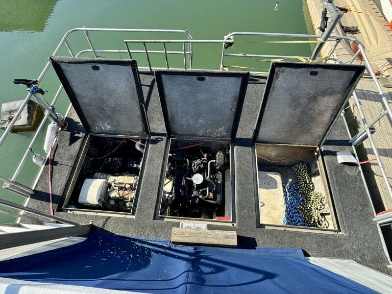 1977 Sumerset 14 x 58 Aluminum Hull Houseboat with Catwalks