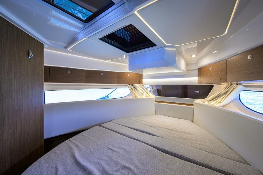 2022 Jeanneau NC Weekender 1095 Fly