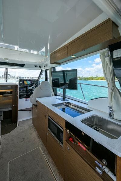 2022 Jeanneau NC Weekender 1095 Fly