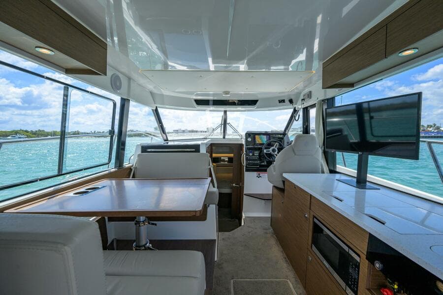2022 Jeanneau NC Weekender 1095 Fly