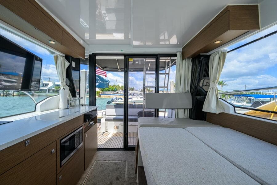 2022 Jeanneau NC Weekender 1095 Fly