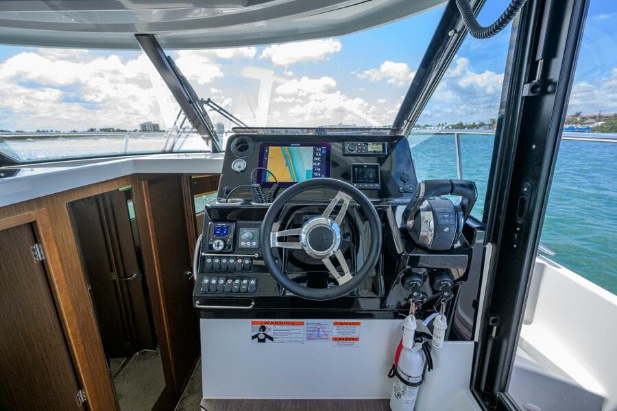 2022 Jeanneau NC Weekender 1095 Fly