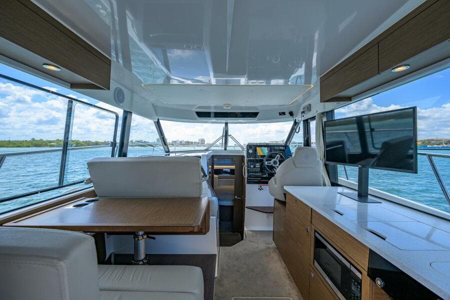 2022 Jeanneau NC Weekender 1095 Fly
