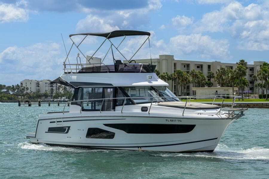 2022 Jeanneau NC Weekender 1095 Fly