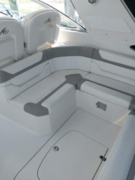 2011 Monterey 340 Sport Yacht