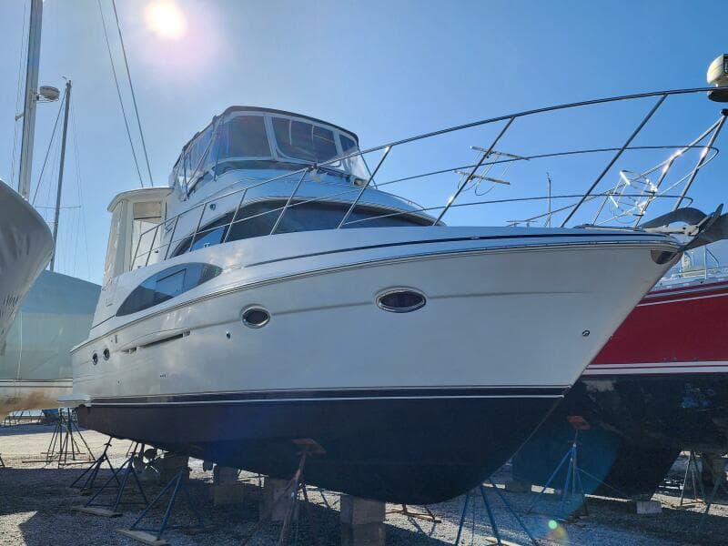 2002 Carver 444 Cockpit Motor Yacht