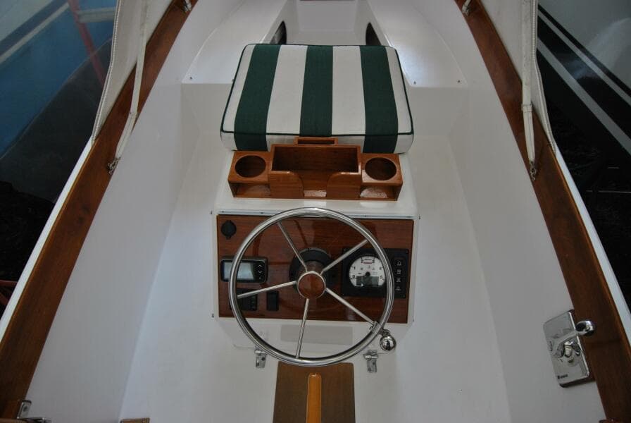 Center Helm On Engine Box