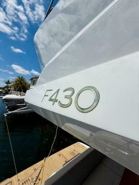 2019 Sealine F430