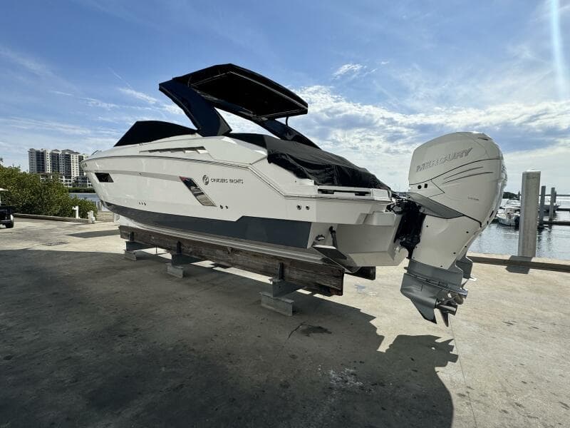 2019 Cruisers Yachts 338