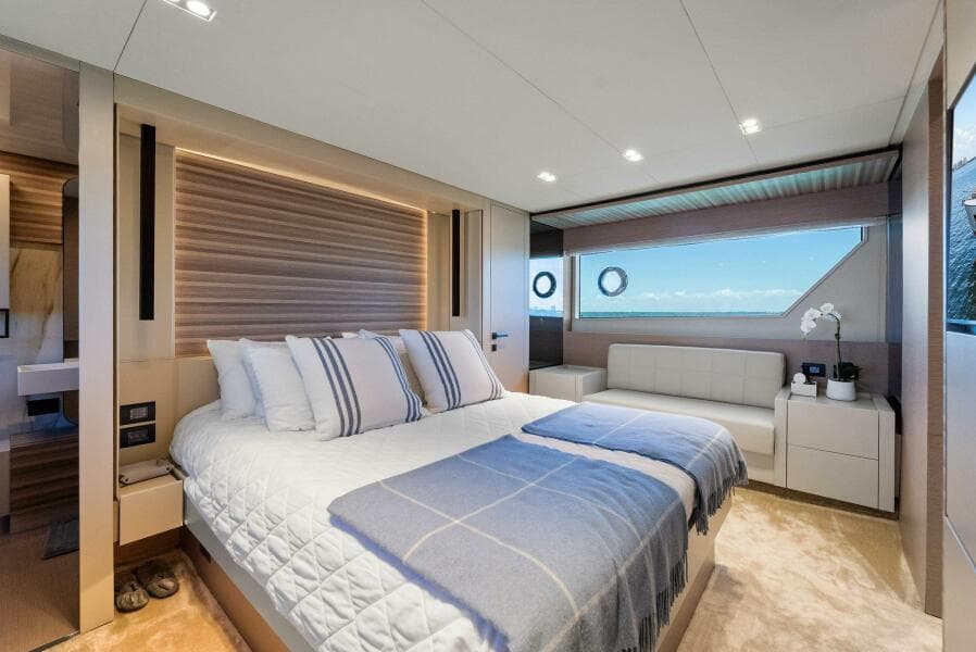 2023 Ferretti Yachts 670