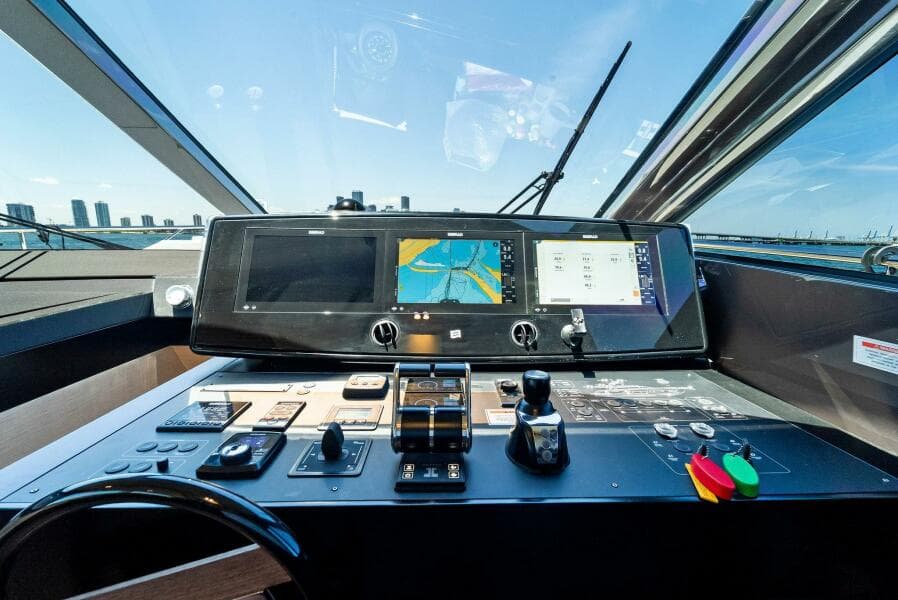 2023 Ferretti Yachts 670