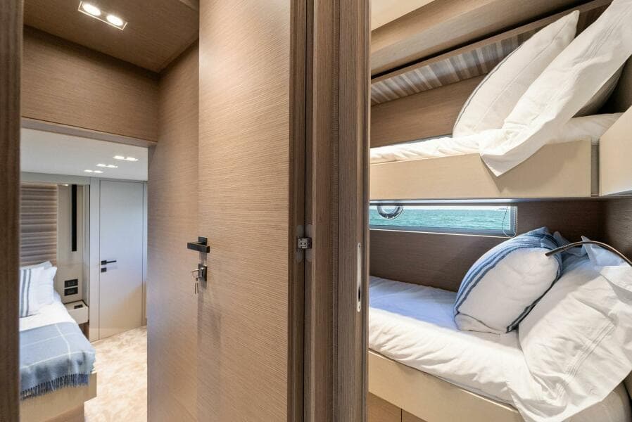 2023 Ferretti Yachts 670
