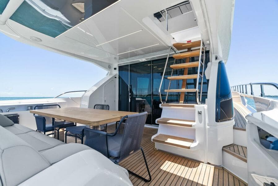 2023 Ferretti Yachts 670