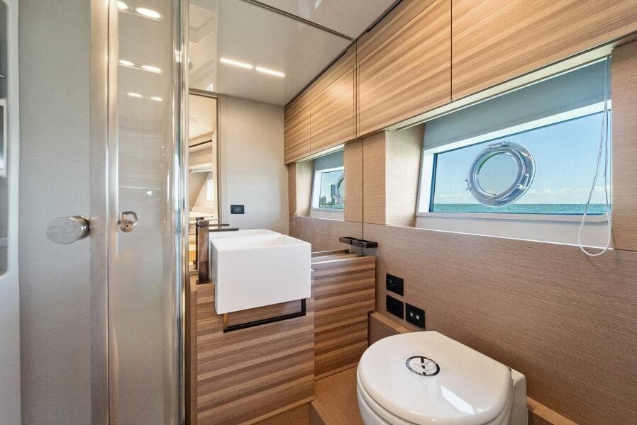 2023 Ferretti Yachts 670
