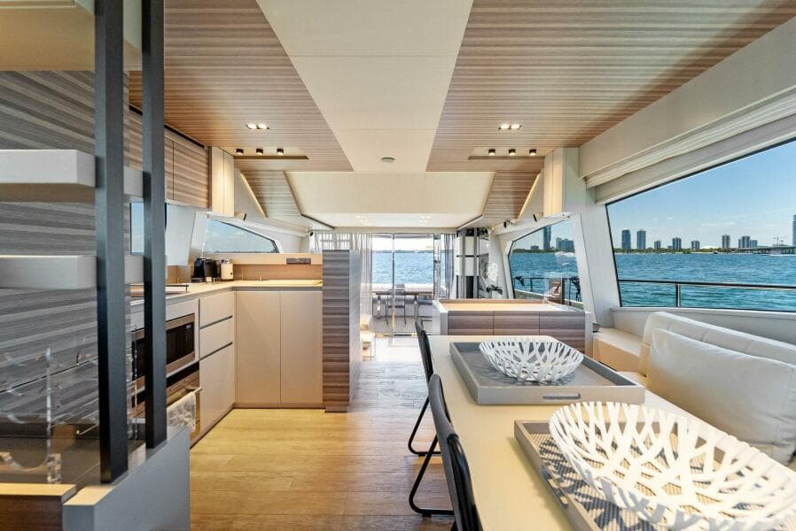 2023 Ferretti Yachts 670