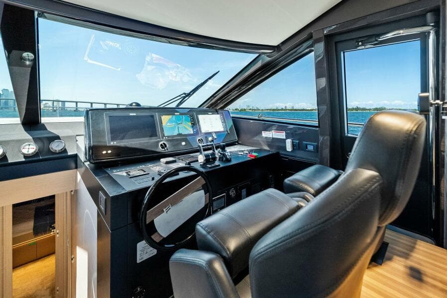 2023 Ferretti Yachts 670