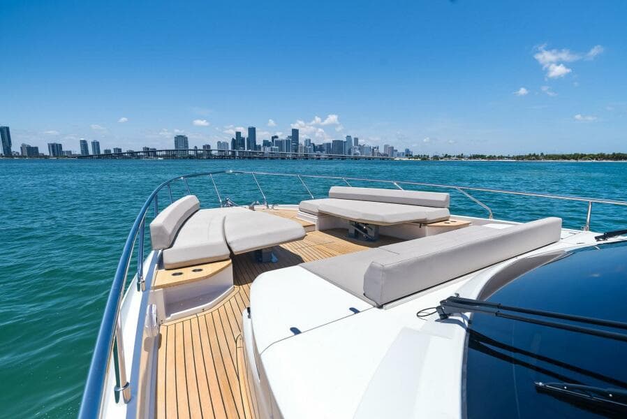 2023 Ferretti Yachts 670