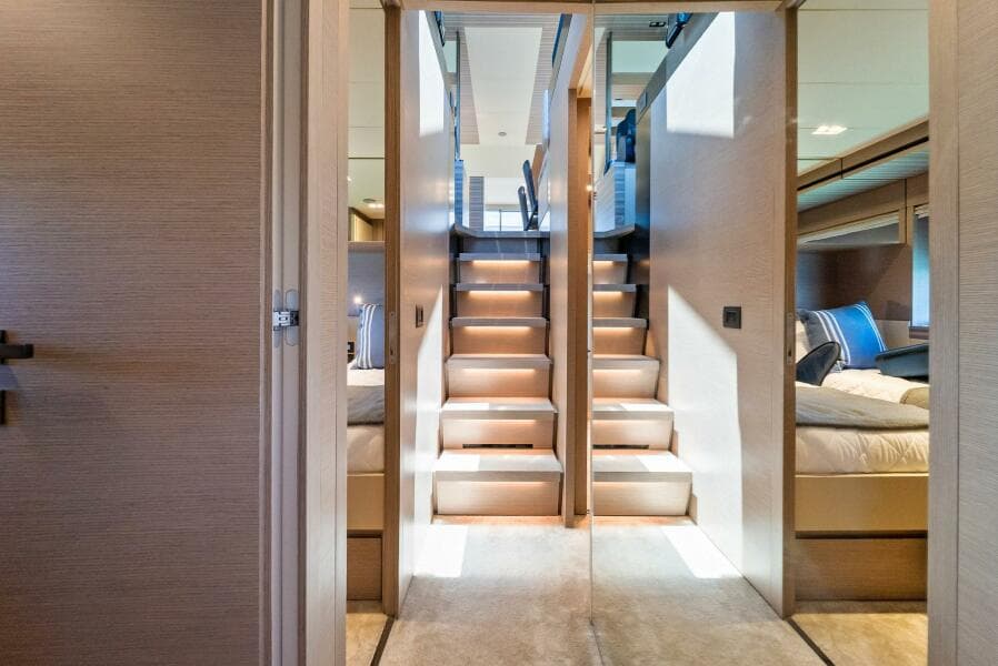 2023 Ferretti Yachts 670