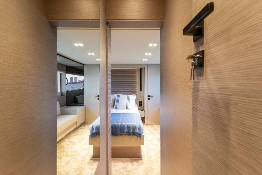 2023 Ferretti Yachts 670