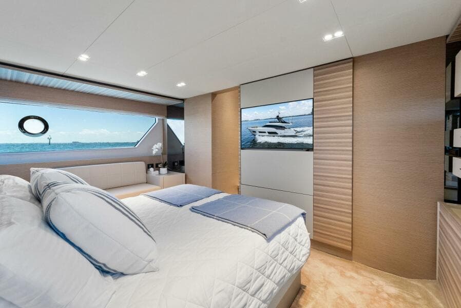 2023 Ferretti Yachts 670