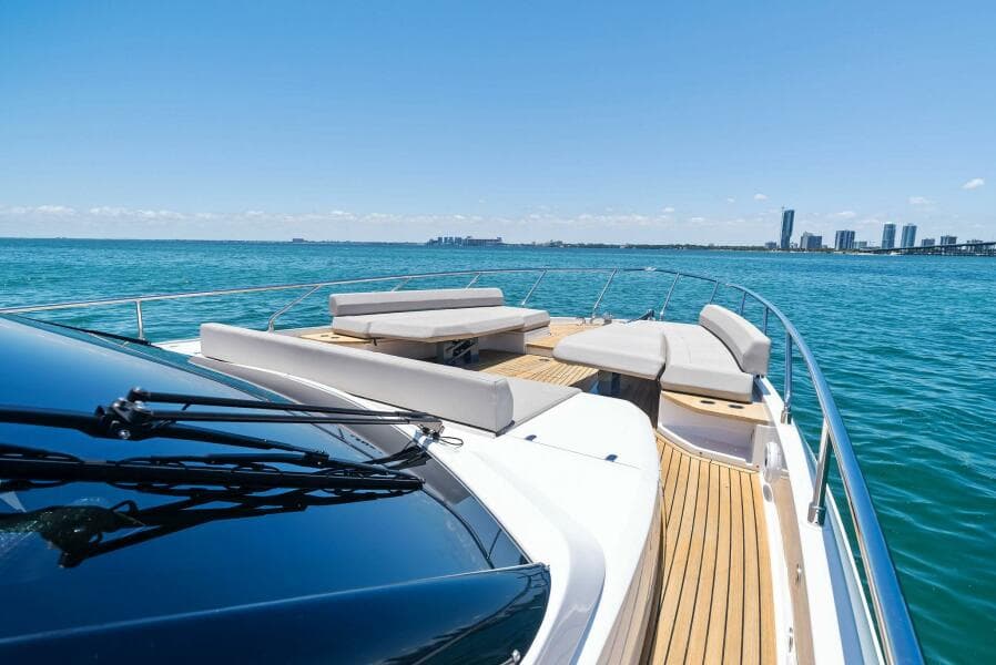 2023 Ferretti Yachts 670