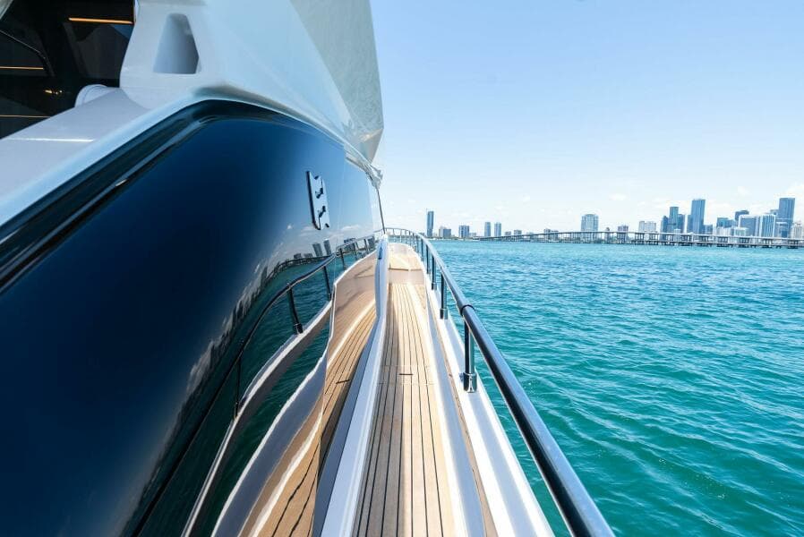 2023 Ferretti Yachts 670